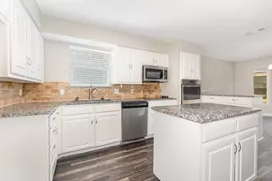 6908 Briardale Dr, North Richland Hills, TX 76182 - Photo 7