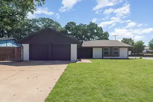 6908 Briardale Dr, North Richland Hills, TX 76182 - Photo 1