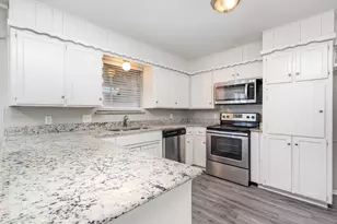 712 Springhill Dr, Hurst, TX 76054 - Photo 7