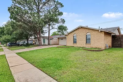 3417 Cavalier Court, Irving, TX 75062 - Photo 3