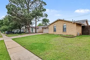 3417 Cavalier Ct, Irving, TX 75062 - Photo 3
