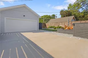 2534 Gladstone Dr, Dallas, TX 75211 - Photo 33