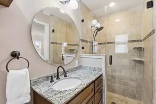 6256 Saratoga Cir, Dallas, TX 75214 - Photo 23