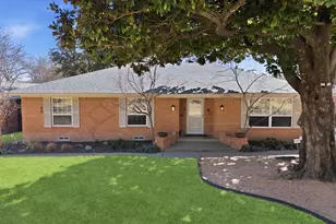 6256 Saratoga Cir, Dallas, TX 75214 - Photo 3