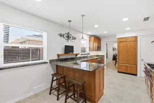 6256 Saratoga Cir, Dallas, TX 75214 - Photo 15