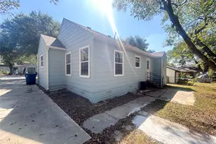 608 W Lake Street W, Ennis, TX 75119 - Photo 3