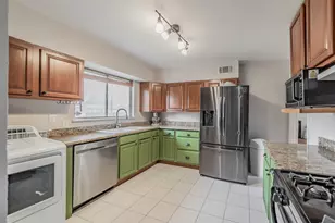 528 Buena Vista Dr, Hurst, TX 76053 - Photo 9