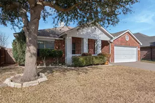 820 Forest Heights Dr, Fort Worth, TX 76036 - Photo 1