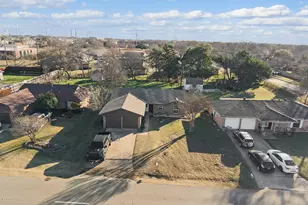 706 Hill City Dr, Duncanville, TX 75116 - Photo 3