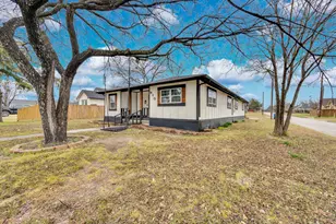 910 S Preston St, Ennis, TX 75119 - Photo 3