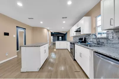 910 S Preston Street, Ennis, TX 75119 - Photo 9