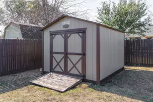 7921 Pebblebrook Dr, Watauga, TX 76148 - Photo 31