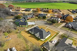 509 Emma St, Grandview, TX 76050 - Photo 7