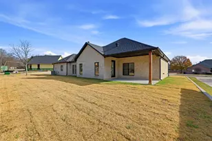 509 Emma St, Grandview, TX 76050 - Photo 3