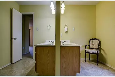 10708 Emerald Park Lane, Fort Worth, TX 76052 - Photo 19