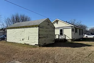 636 S Center St, Grand Prairie, TX 75051 - Photo 27