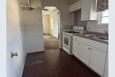 636 S Center Street, Grand Prairie, TX 75051 - Photo 13