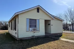 636 S Center St, Grand Prairie, TX 75051 - Photo 3