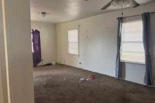 636 S Center St, Grand Prairie, TX 75051 - Photo 11