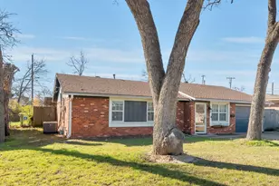 2320 Meadow Lark, Irving, TX 75060 - Photo 3