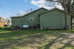 304 S 1st St, Abbott, TX 76621 - Photo 9