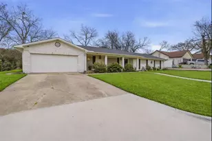 8120 Bangor Dr, Benbrook, TX 76116 - Photo 3