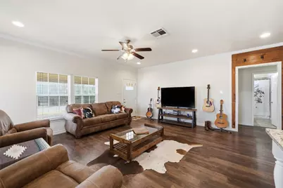 312 N Houston Street, Lorena, TX 76655 - Photo 5