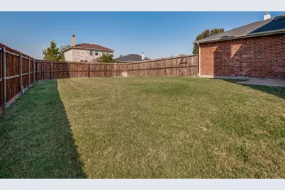 1035 Mayflowers Lane, Lancaster, TX 75134 - Photo 25