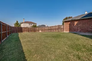 1035 Mayflowers Ln, Lancaster, TX 75134 - Photo 25