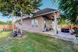 1901 Avenue E, Grand Prairie, TX 75051 - Photo 17