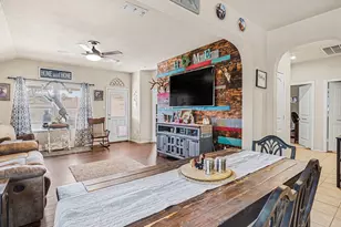 605 River Rock Dr, Azle, TX 76020 - Photo 5