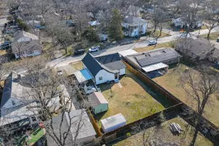 819 Beech St, Bonham, TX 75418 - Photo 31