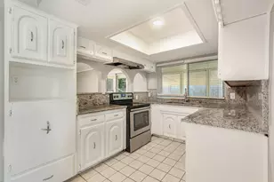 421 Cavender Ct, Hurst, TX 76054 - Photo 9