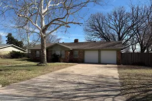 1307 Rock St, Bowie, TX 76230 - Photo 7