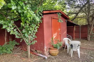 207 Thompson St, Waxahachie, TX 75165 - Photo 5