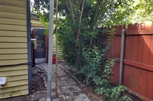 207 Thompson St, Waxahachie, TX 75165 - Photo 3