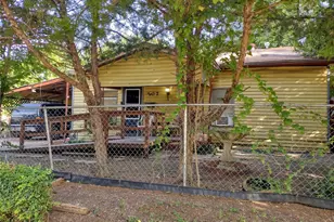 207 Thompson St, Waxahachie, TX 75165 - Photo 1