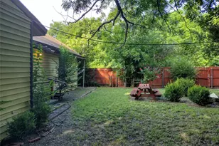 207 Thompson St, Waxahachie, TX 75165 - Photo 9