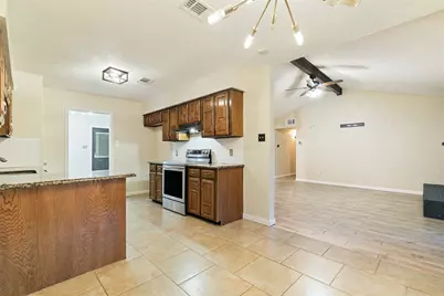 417 Kirby Creek Drive, Grand Prairie, TX 75052 - Photo 11