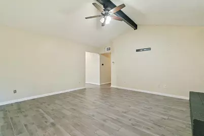 417 Kirby Creek Drive, Grand Prairie, TX 75052 - Photo 9