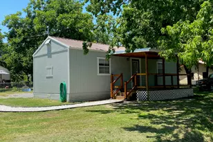 506 S Austin St, Wolfe City, TX 75496 - Photo 1