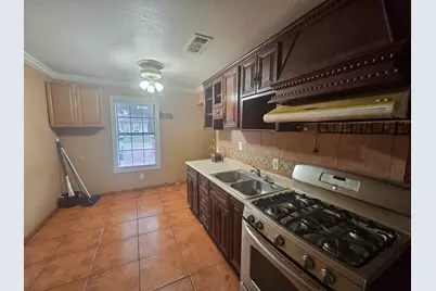 231 Elm Street, Hurst, TX 76053 - Photo 5