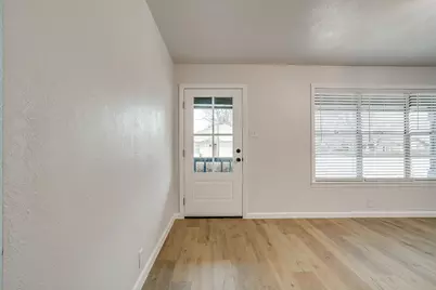 422 W Wilson Street, Cleburne, TX 76033 - Photo 9