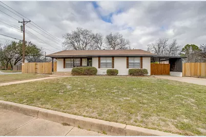 422 W Wilson Street, Cleburne, TX 76033 - Photo 1