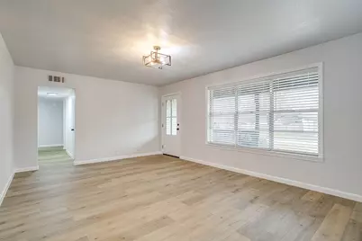 422 W Wilson Street, Cleburne, TX 76033 - Photo 13