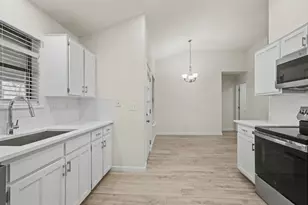 8221 Lesley Ln, Watauga, TX 76148 - Photo 17