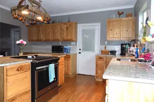 410 S Mill St, Bowie, TX 76230 - Photo 9