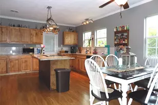 410 S Mill St, Bowie, TX 76230 - Photo 7