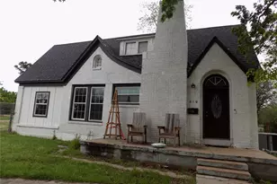 410 S Mill St, Bowie, TX 76230 - Photo 27