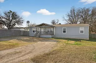 3605 Mockingbird Cir, Cleburne, TX 76031 - Photo 1